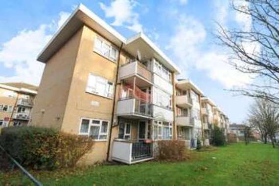 2 bedroom Flat for s...